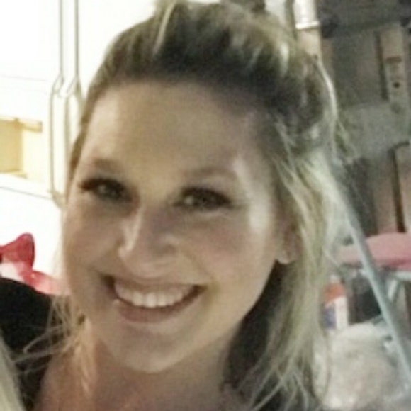 Posh Ambassador Sarah - Picture 7 of 9